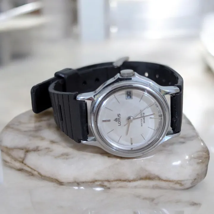 Original Lorus Watch V827-0040 – Fully Functional | Stylish & Durable Timepiece